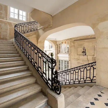 Halles - Luxury In The Heart Of Parijs